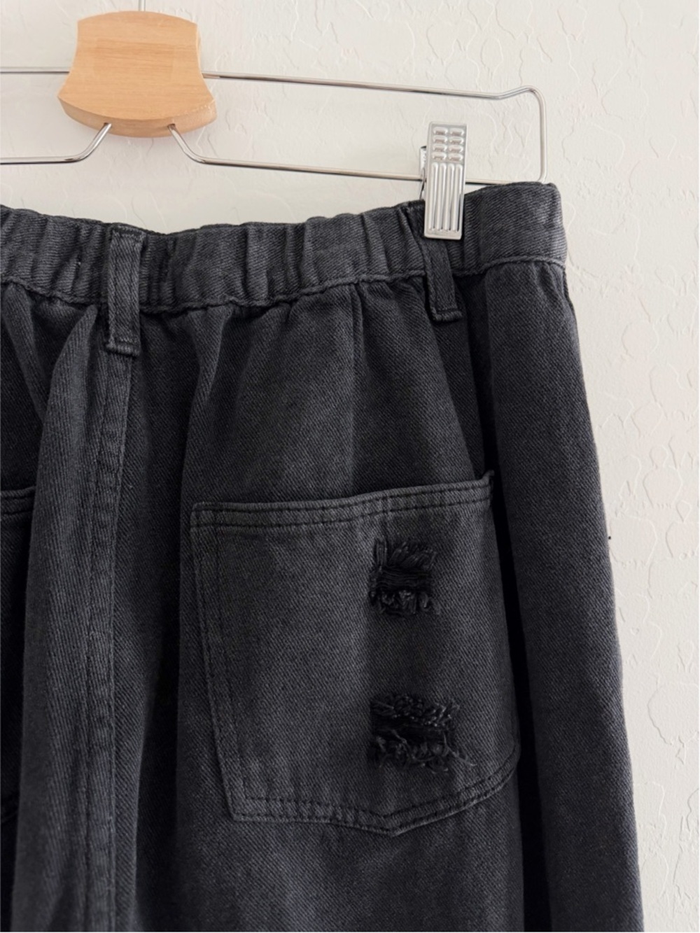 POL Distressed Boho Jogger Pant in Black Size L - Picture 5 of 8